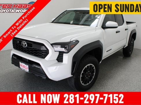 Used 2025 Toyota Tacoma TRD Off-Road AWD/4WD image 1