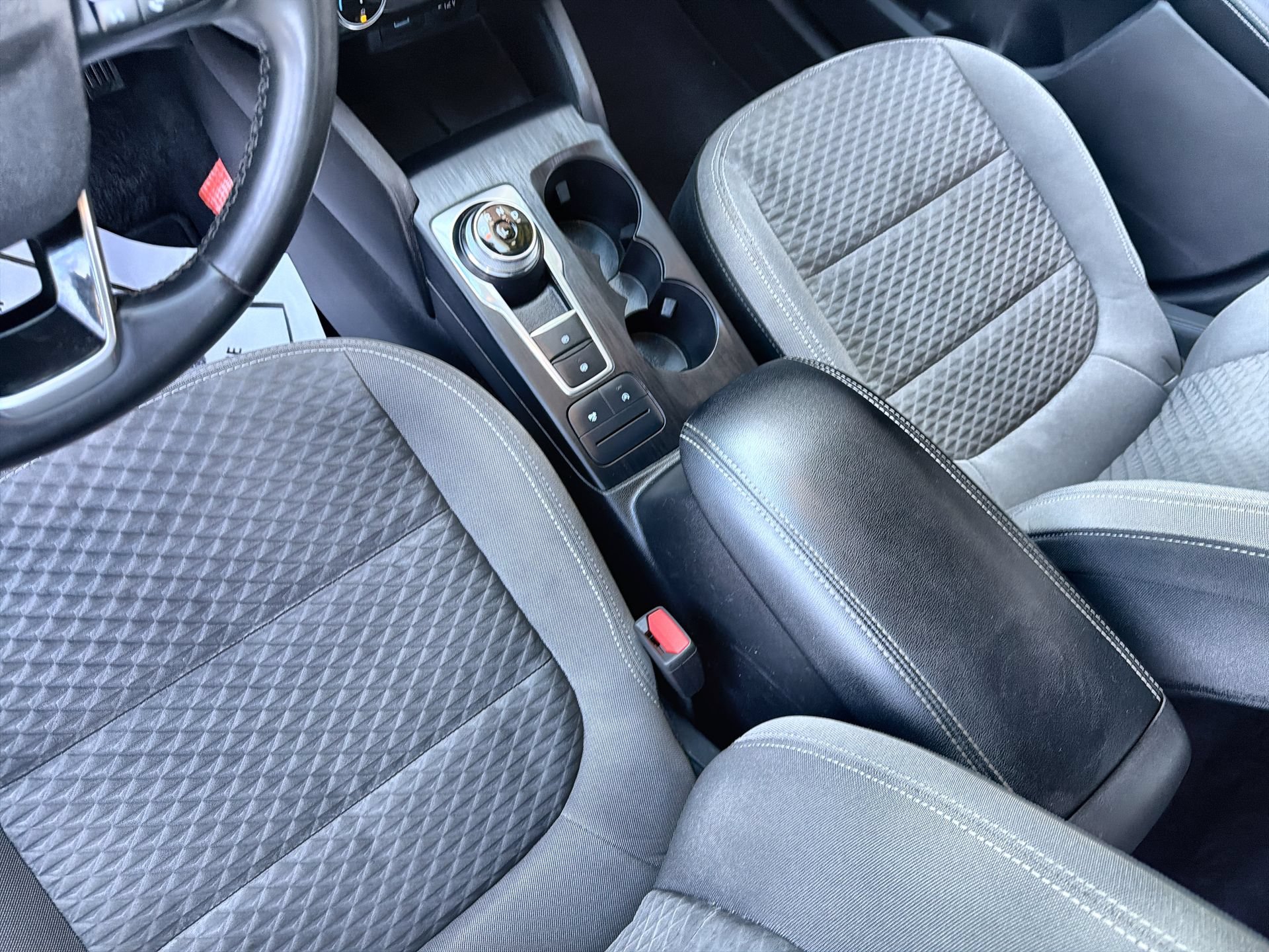 Used 2022 Ford Escape SE w/ SE Sport Appearance Package FWD image 20
