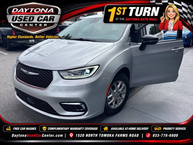 Used 2024 Chrysler Pacifica Touring-L FWD image 1