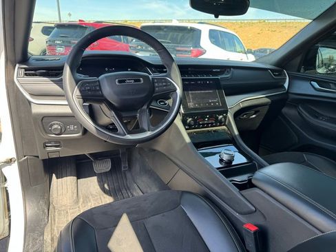 Used 2024 Jeep Grand Cherokee L Altitude image 3