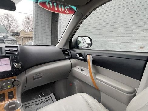Used 2010 Toyota Highlander Limited image 30