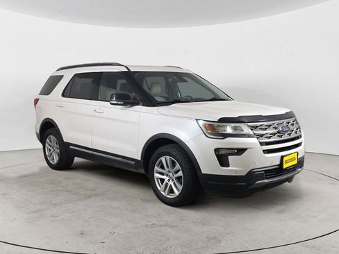Used 2018 Ford Explorer XLT w/ Equipment Group 202A AWD/4WD image 7