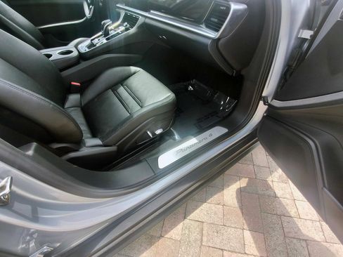 Used 2018 Porsche Panamera 4 AWD/4WD image 41