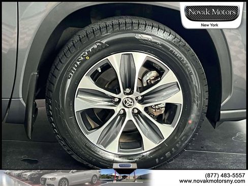 Used 2022 Toyota Highlander XLE image 9