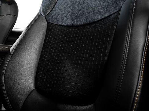 Used 2025 Toyota Sienna XLE Woodland Edition image 37