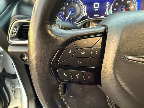 Used 2020 Chrysler Pacifica Touring-L w/ Advanced Safetytec Group image 15