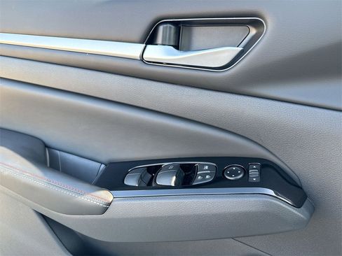 New 2025 Nissan Altima 2.5 SR w/ SR Premium Package image 33