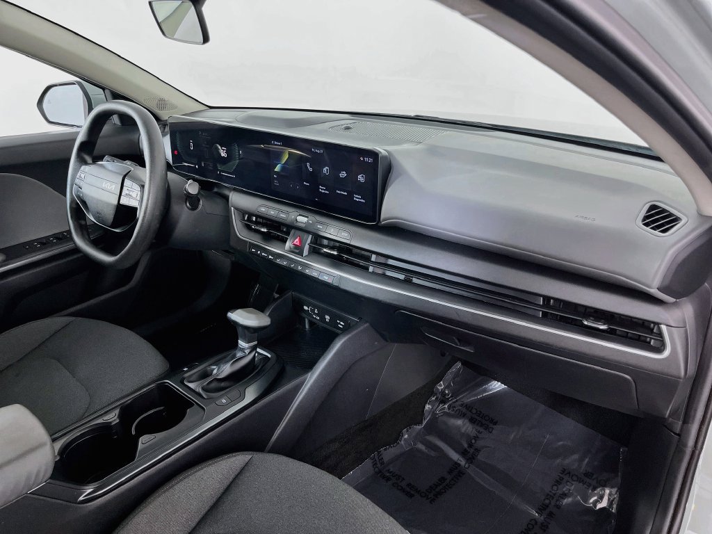Used 2025 Kia K4 FWD image 31