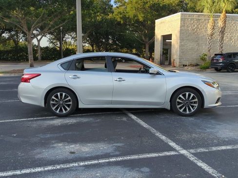 Used 2017 Nissan Altima 2.5 SL w/ 2.5 Technology Package FWD image 4