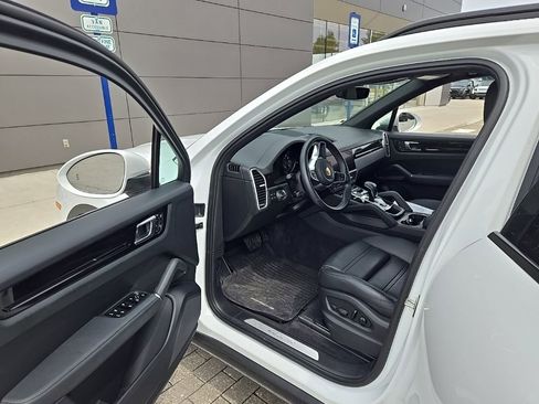 Used 2023 Porsche Cayenne Platinum Edition AWD/4WD image 16