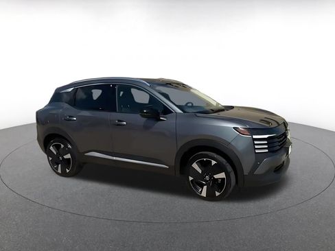 Used 2026 Nissan Kicks SR AWD/4WD image 2