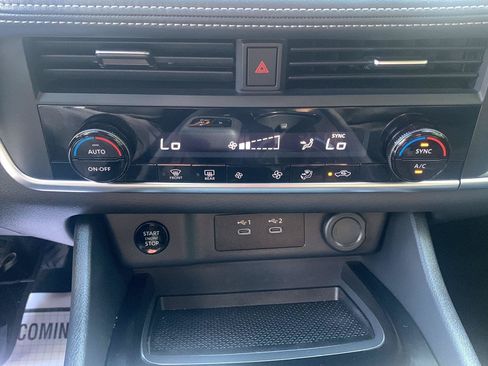 Used 2025 Nissan Rogue SV AWD/4WD image 27
