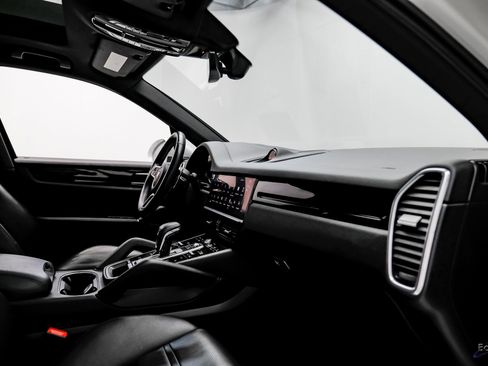 Used 2023 Porsche Cayenne image 42