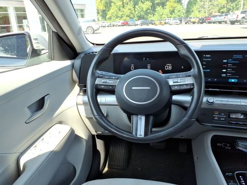 Used 2024 Hyundai Kona SEL AWD/4WD image 17