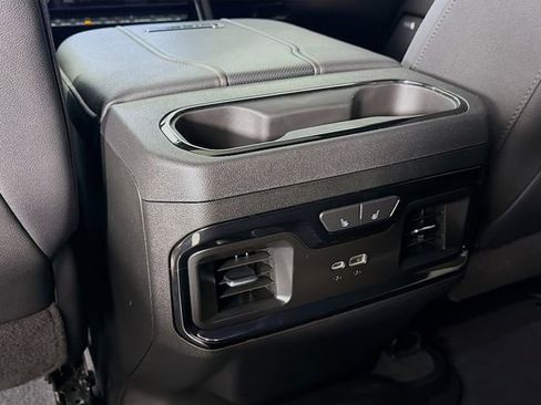 Used 2024 GMC Sierra 3500 AT4 w/ AT4 Premium Plus Package AWD/4WD image 32