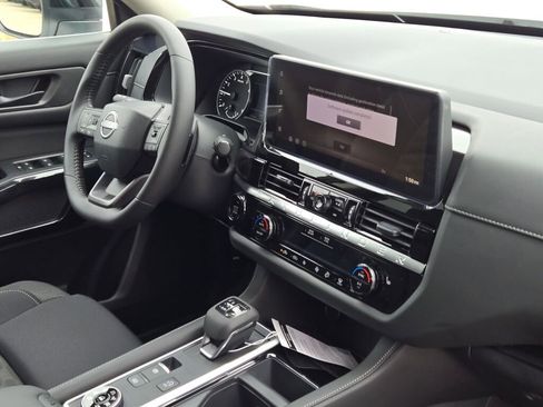 New 2026 Nissan Pathfinder SV image 8