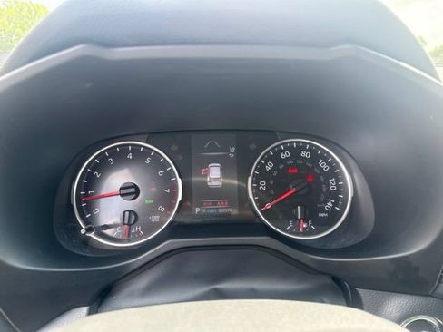 Used 2019 Toyota RAV4 XLE w/ Convenience Package FWD image 27