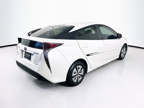 Used 2016 Toyota Prius Four image 9
