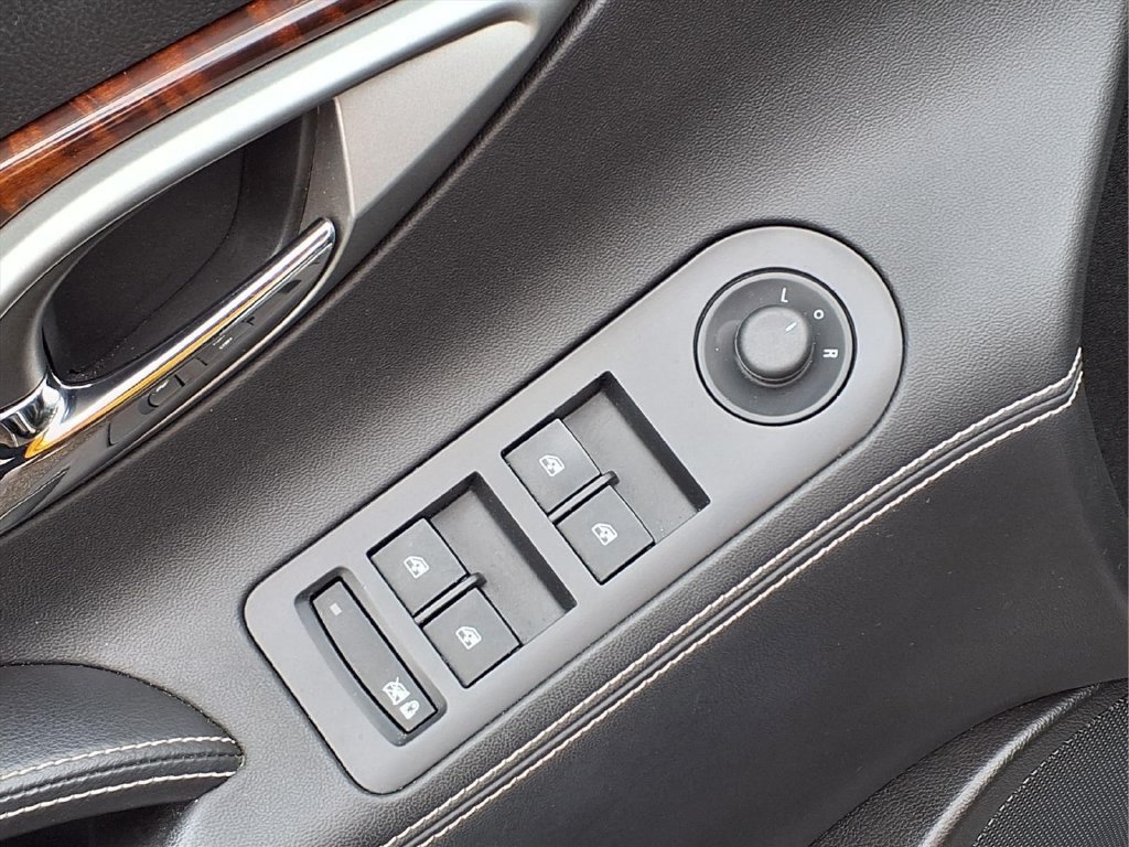 Used 2013 Buick LaCrosse Leather FWD image 12