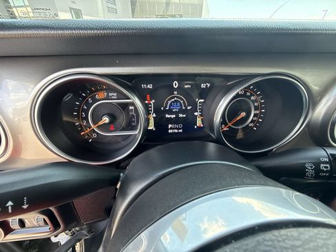 Used 2020 Jeep Wrangler Unlimited Sahara AWD/4WD image 21