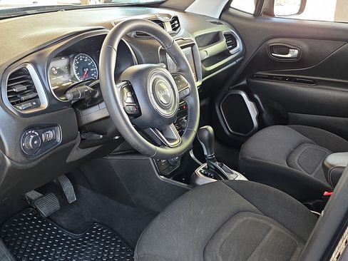 Used 2022 Jeep Renegade Latitude AWD/4WD image 12