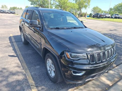 Used 2020 Jeep Grand Cherokee Laredo w/ Security & Convenience Group AWD/4WD image 3