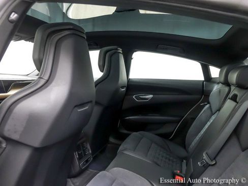 Used 2022 Audi e-tron GT Premium Plus image 15