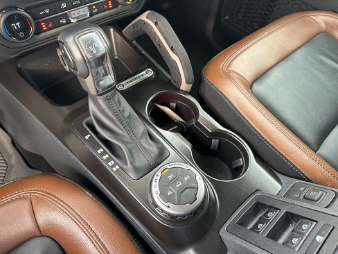 Used 2024 Ford Bronco Outer Banks image 41