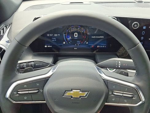 New 2027 Chevrolet Equinox LT w/ Convenience Package II FWD image 6