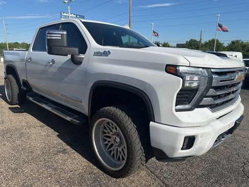 Used 2024 Chevrolet Silverado 2500 High Country AWD/4WD image 1