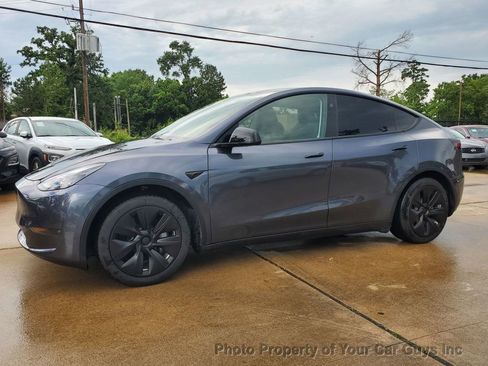 Used 2023 Tesla Model Y AWD image 16