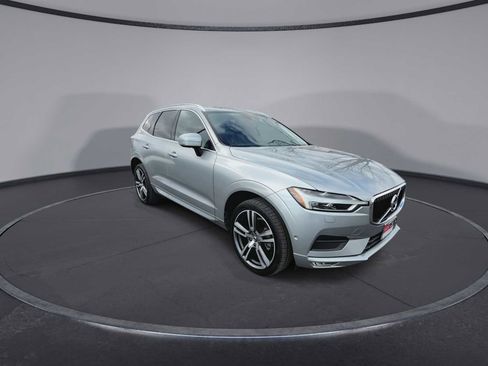 Used 2018 Volvo XC60 T5 Momentum w/ Advanced Package image 2