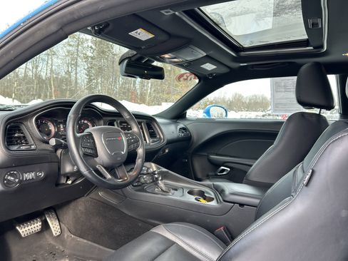 Used 2023 Dodge Challenger SXT w/ Plus Package image 9