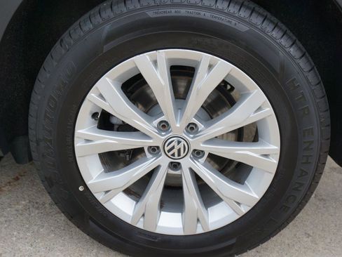 Used 2020 Volkswagen Tiguan S image 10