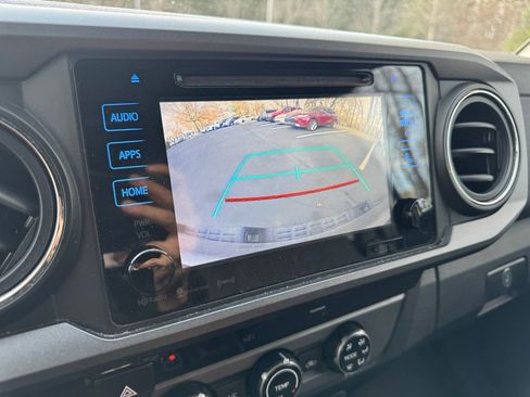 Used 2017 Toyota Tacoma TRD Sport image 5