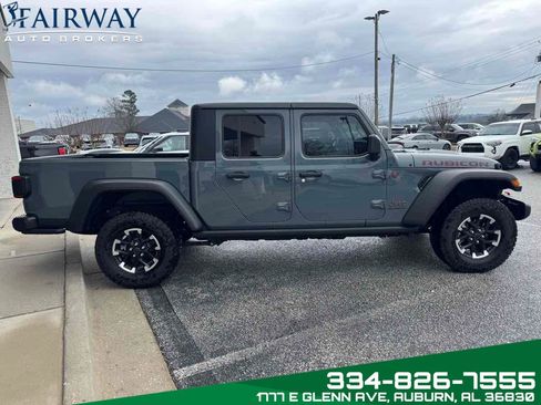 Used 2025 Jeep Gladiator Rubicon w/ Convenience Group image 5