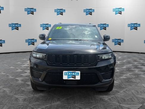 Used 2023 Jeep Grand Cherokee Altitude AWD/4WD image 9