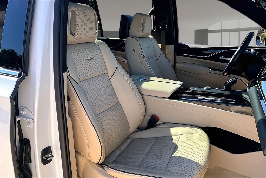 Used 2023 Cadillac Escalade ESV Premium Luxury w/ LPO, Floor Liner Package AWD/4WD image 7