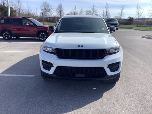 Used 2023 Jeep Grand Cherokee Altitude AWD/4WD image 1