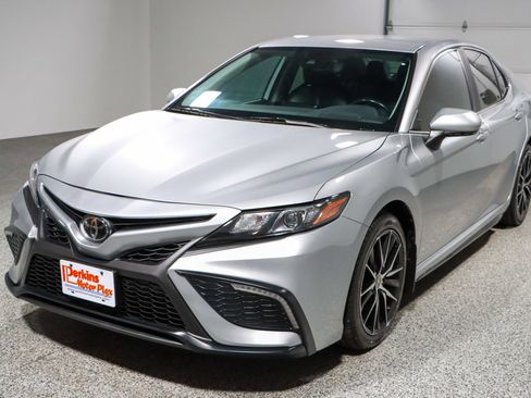 Used 2024 Toyota Camry SE image 29