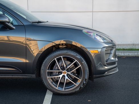 Used 2025 Porsche Macan image 9
