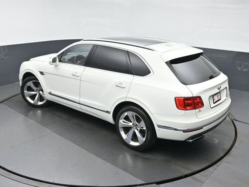 Used 2018 Bentley Bentayga AWD/4WD image 33
