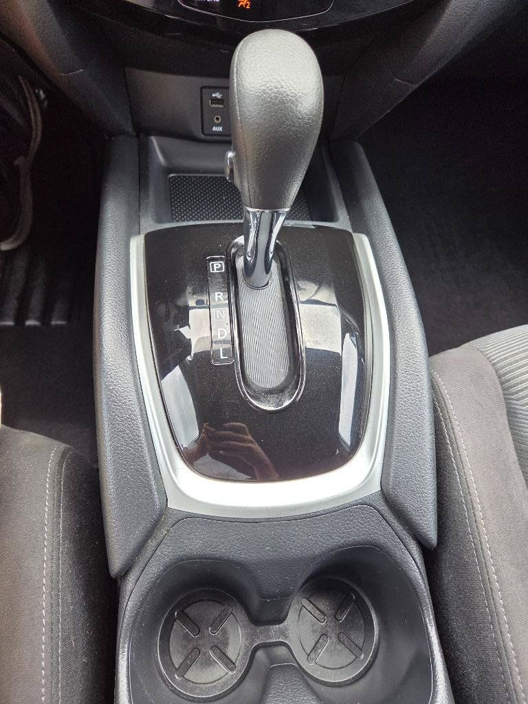 Used 2016 Nissan Rogue SV FWD image 14