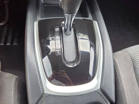Used 2016 Nissan Rogue SV FWD image 14