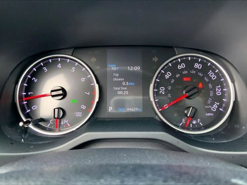 Used 2021 Toyota RAV4 XLE Premium image 24