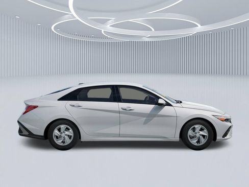 New 2026 Hyundai Elantra SE FWD image 7
