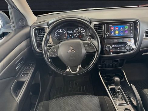 Used 2017 Mitsubishi Outlander SE FWD image 12