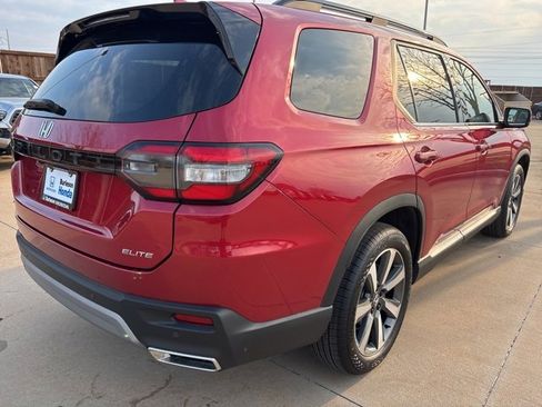 Used 2024 Honda Pilot Elite image 3