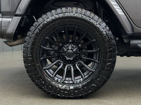 Used 2024 Jeep Wrangler Unlimited AWD/4WD image 11