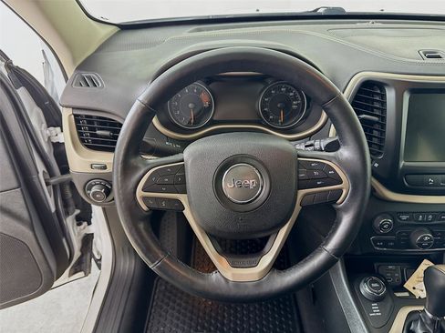 Used 2018 Jeep Cherokee Limited image 19